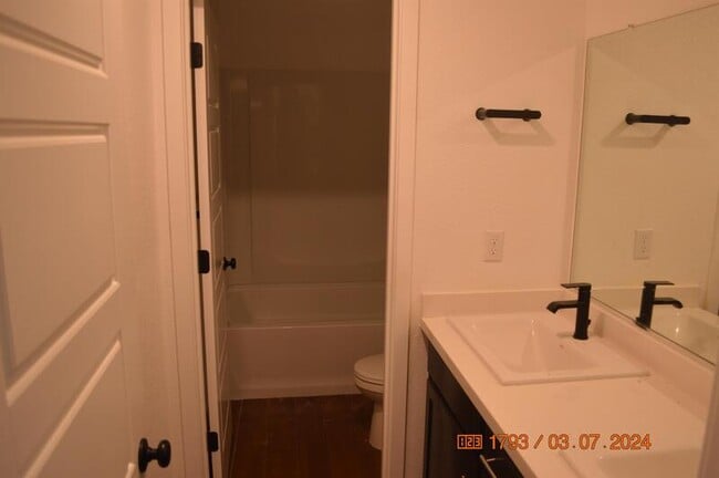 Building Photo - 1663 Thistle Ln