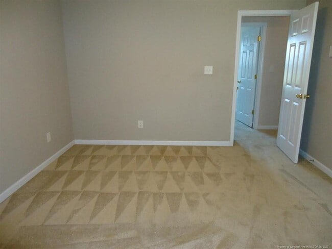 Building Photo - 3694 Pioneer Dr