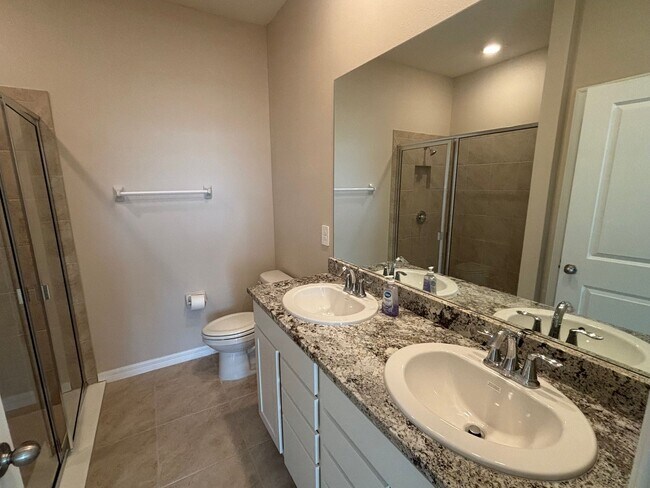 Building Photo - Charming House with tons of Amenities (all...