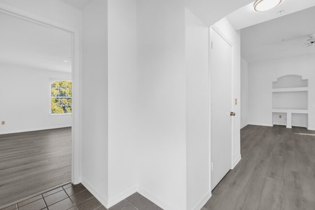 Building Photo - 7360 Westpointe Blvd