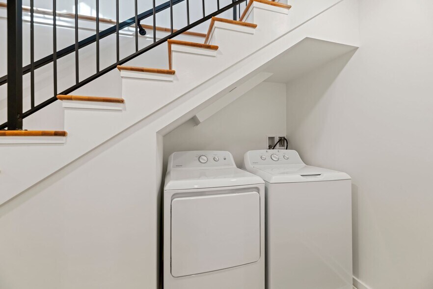 Building Photo - 423 Quincy St NW