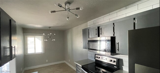 Building Photo - 466 E Sunset Rd