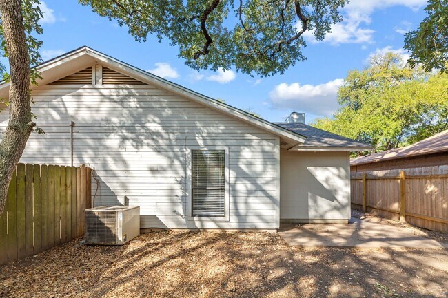 Building Photo - AUS2518 Howellwood