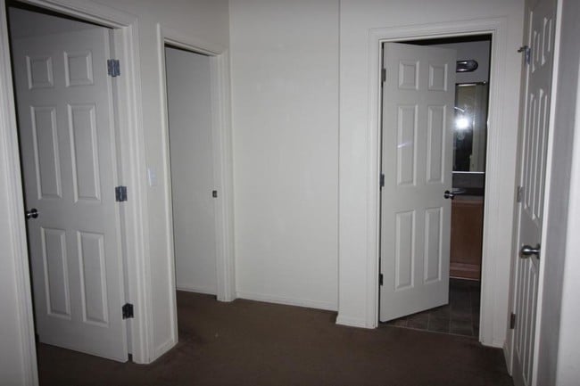 Building Photo - 13102 NE 26th St