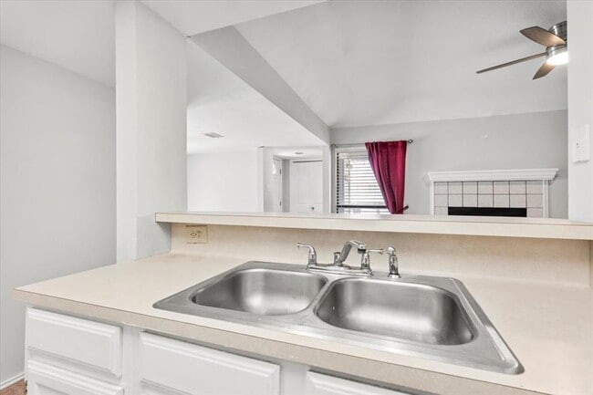 Building Photo - 114 N Kanaio Dr