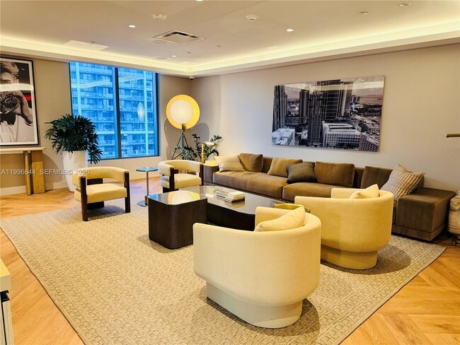 Building Photo - 121 NE 5th St