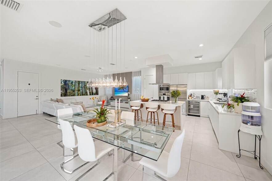 Building Photo - 7515 NW 99th Ave