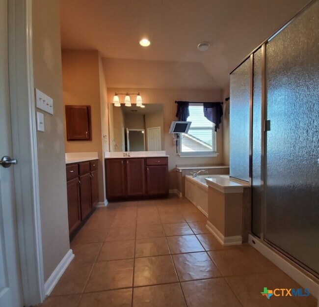 Building Photo - 310 Royal Troon Dr