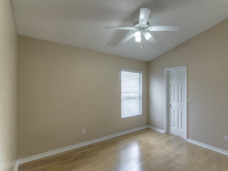 Building Photo - 671 Hardwood Cir