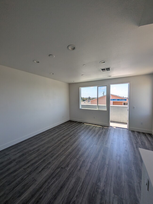 Building Photo - 9877 MacArthur Blvd