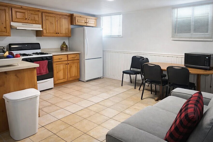 Building Photo - 355 E 500 N