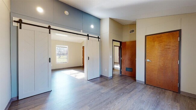 Building Photo - 5585 Straub Rd