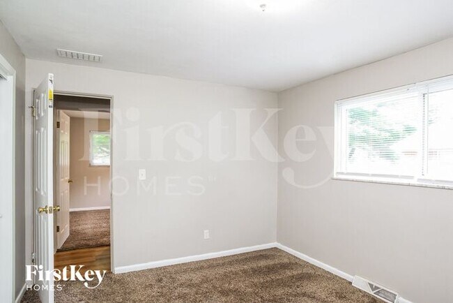 Building Photo - 5564 Northland Rd