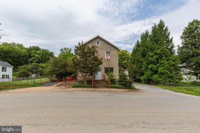 Building Photo - 481 Millville Rd