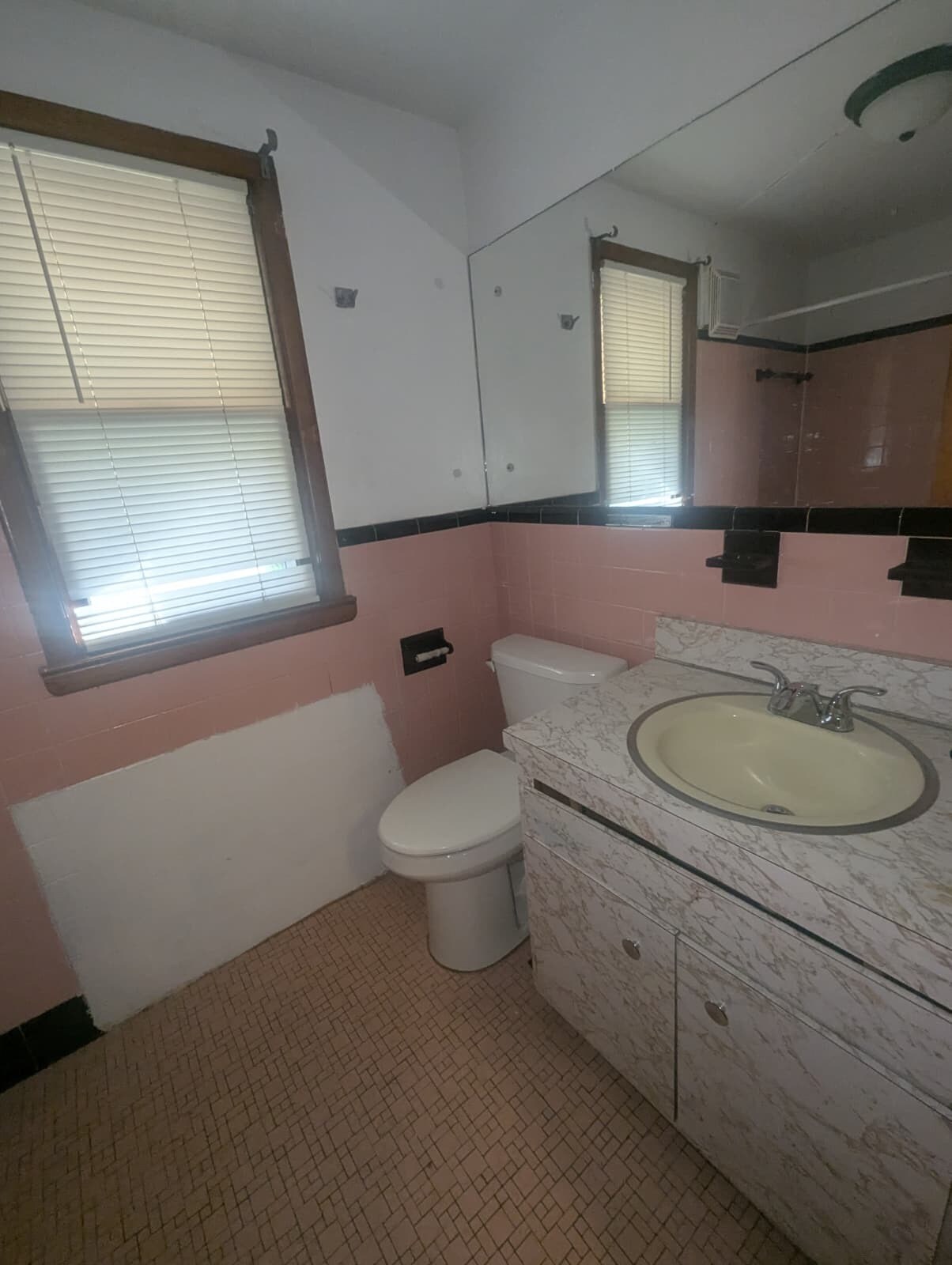 Building Photo - 247 Fairmont Ave