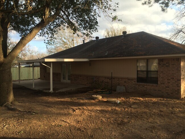 Building Photo - 10616 Debbie Ln