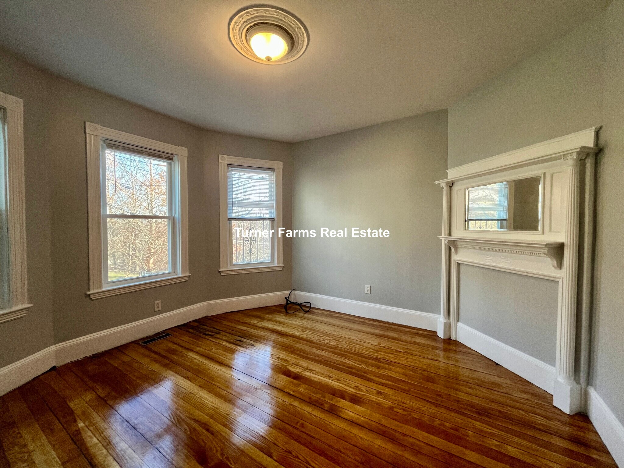 Building Photo - 10 Bucknam St