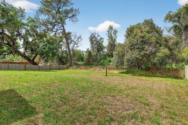 Building Photo - 3 Bedroom Home in Tavares – Available Now!