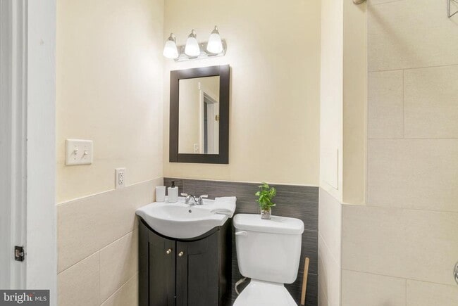 Building Photo - 1836 Delancey St