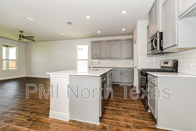 Building Photo - 907 Sicily Blvd