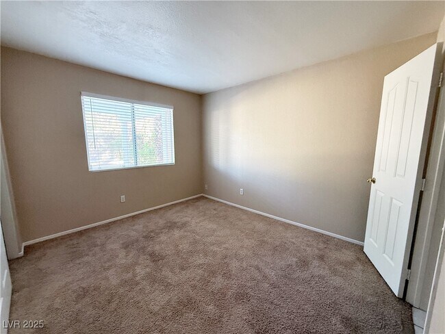 Building Photo - 7761 Locke Haven Dr