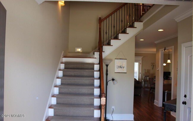 Building Photo - 2325 Dovedale Dr