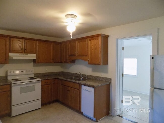 Building Photo - 228 Seminole Ave