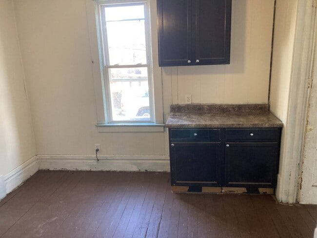 Building Photo - 736 S Seneca Ave