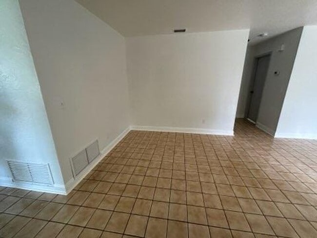 Building Photo - 1645 E Paradise Ln