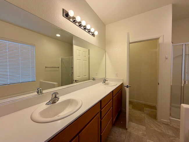 Building Photo - 3 BED 2.5 BATH 2 CAR GARAGE SINGLE FAMILY HOME W/ LOFT, BACKYARD & COMMUNITY POOL, SPA, PLAYGROUN...