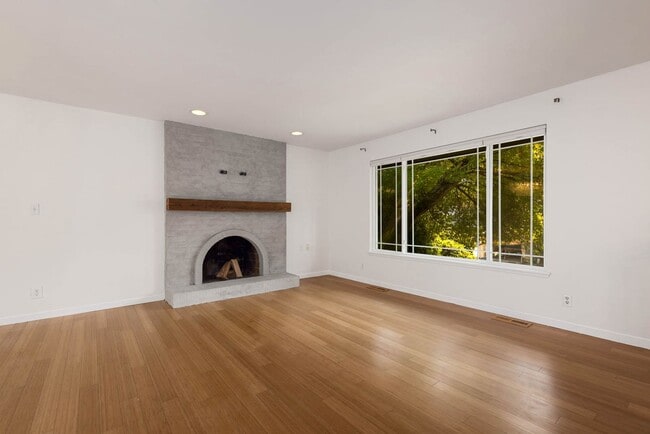Building Photo - 7912 NE 130th St