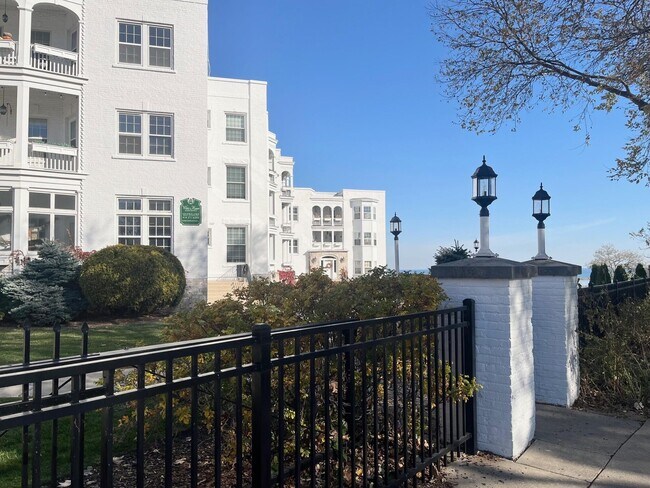 Building Photo - 1228 E Juneau Ave