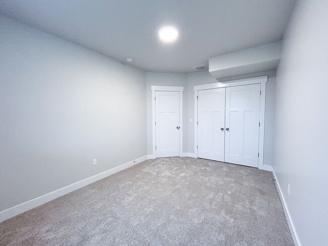 Building Photo - 1476 W Russo Dr