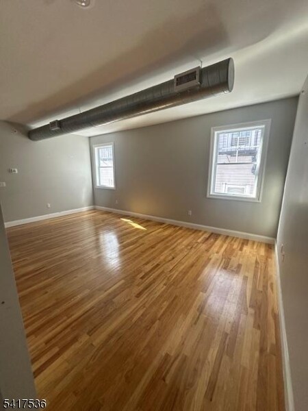 Building Photo - 474 10th Ave