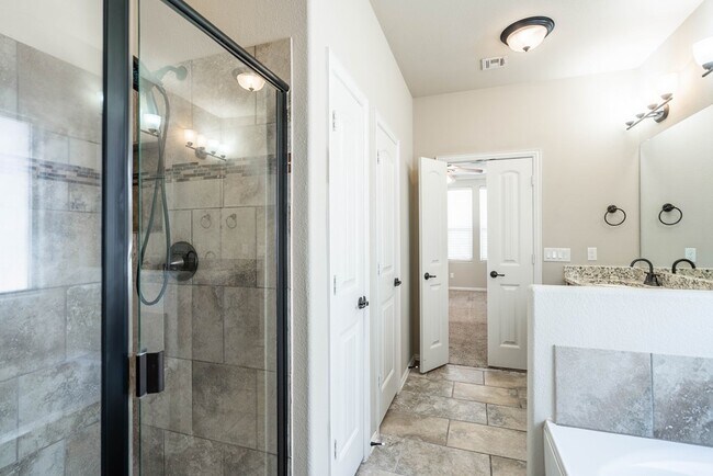 Building Photo - 6969 King Ranch Rd