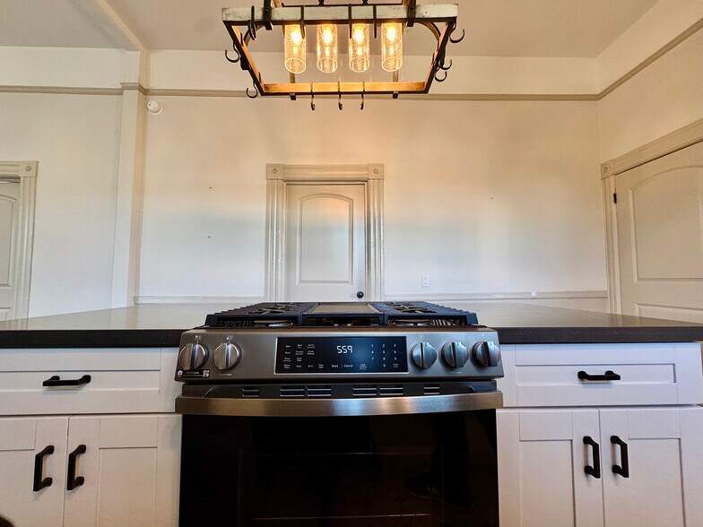 Building Photo - 1054 24th St