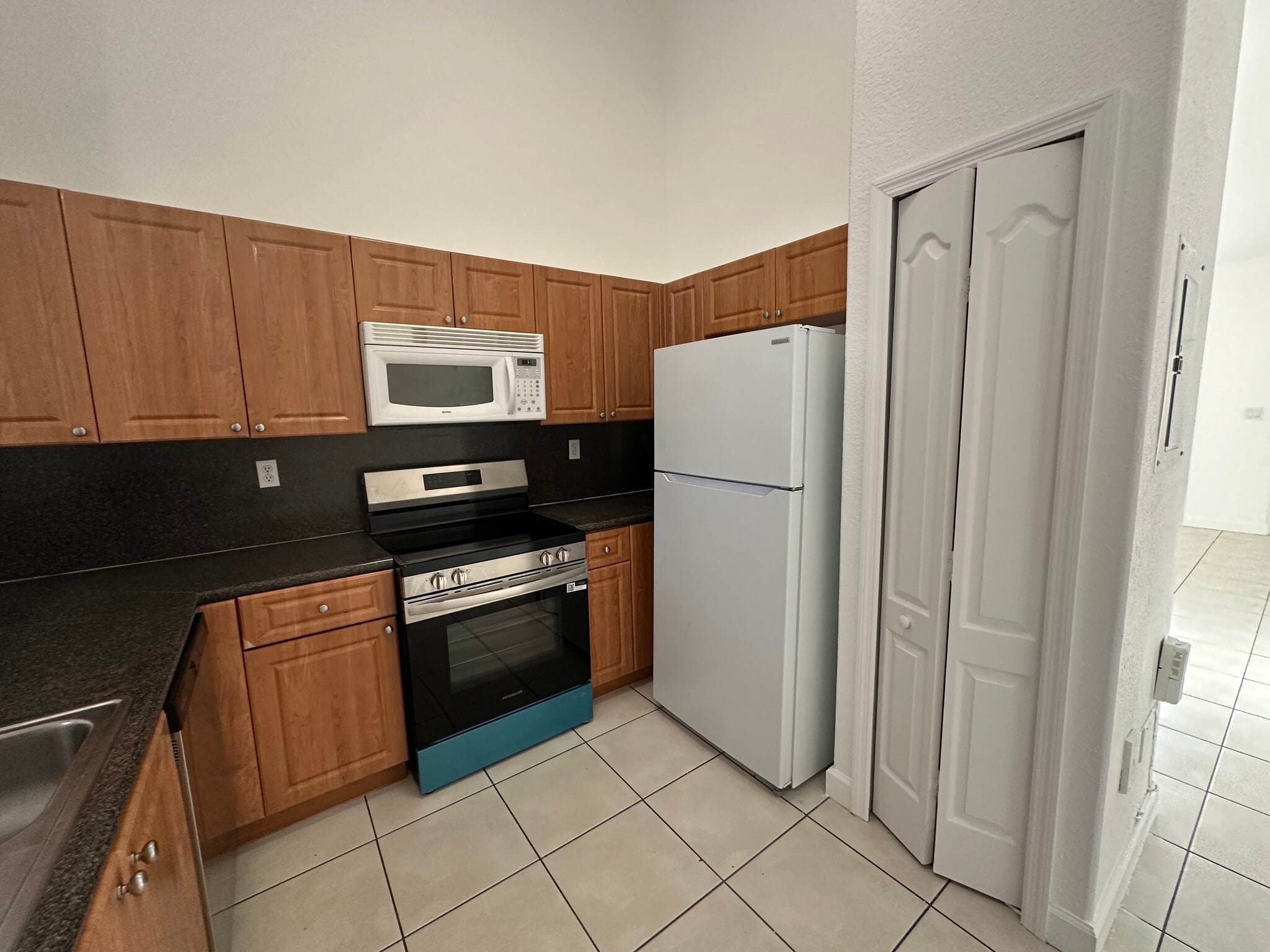 Building Photo - 2755 SE 16th Ave