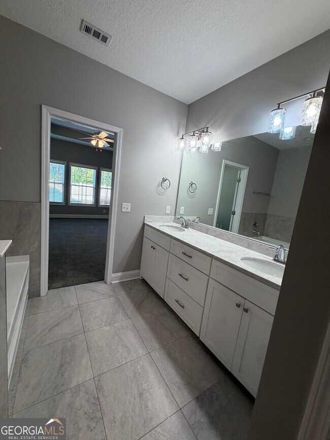 Building Photo - 148 The Villas Wy