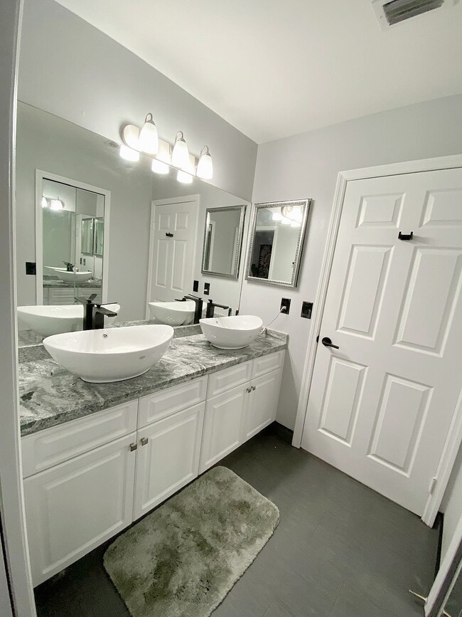 Building Photo - 19625 Sedgefield Terrace