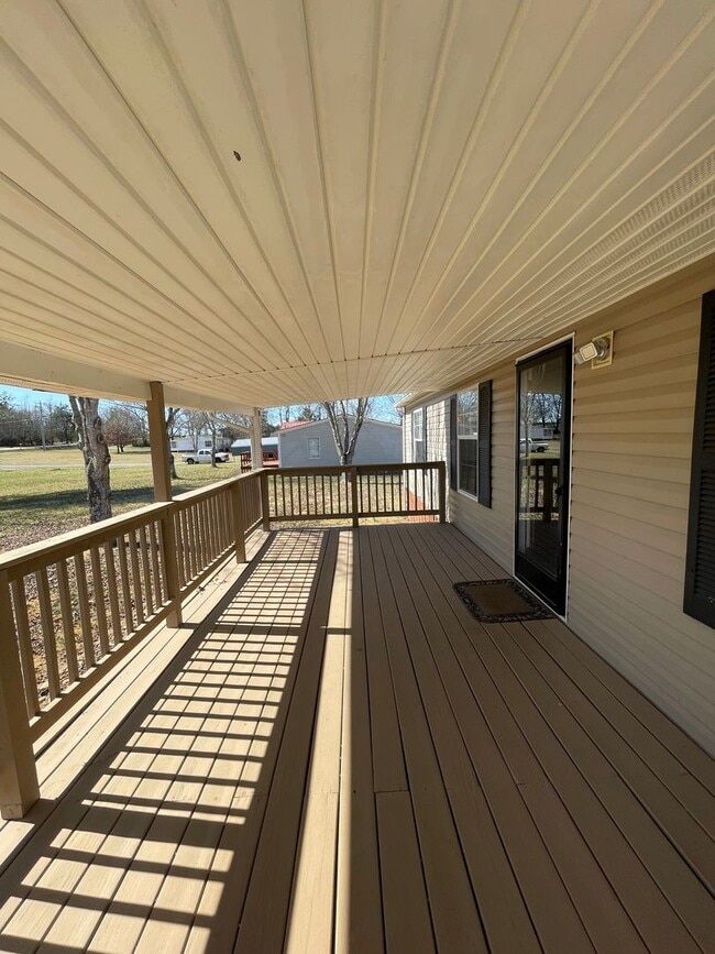 Building Photo - Country with the convenience of city locat...