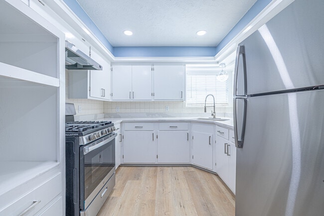 Building Photo - 707 Norwood Ln