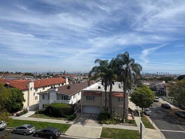 Building Photo - 1110 W 10th St