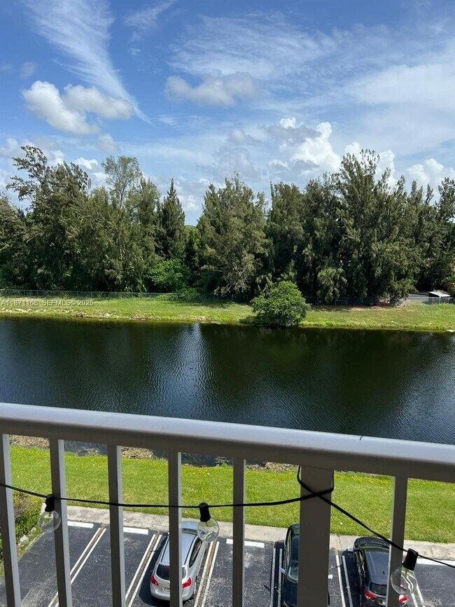 Building Photo - 16465 NE 22nd Ave