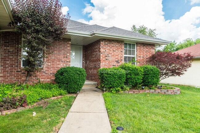 Building Photo - 3531 Leawood Ave