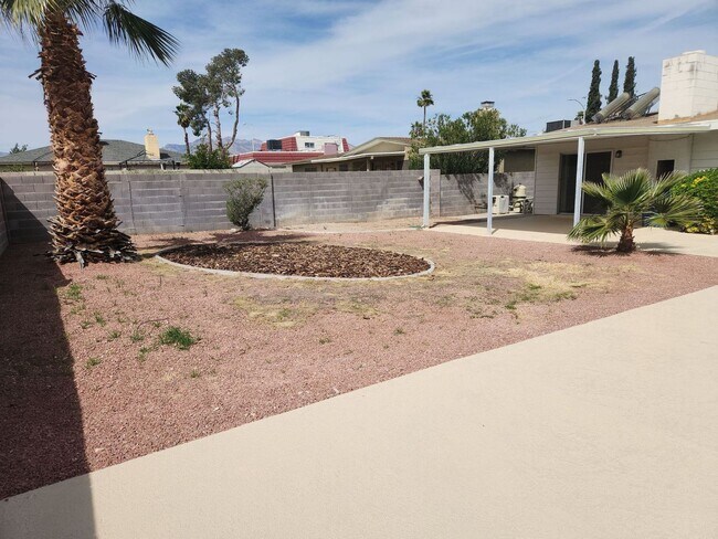 Building Photo - A Fabulous 3 Bedroom Single Story Home with a Pool/Spa.