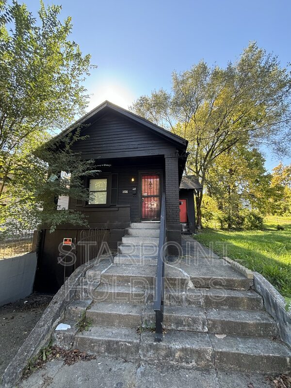 Primary Photo - 1728 Wilson Ave