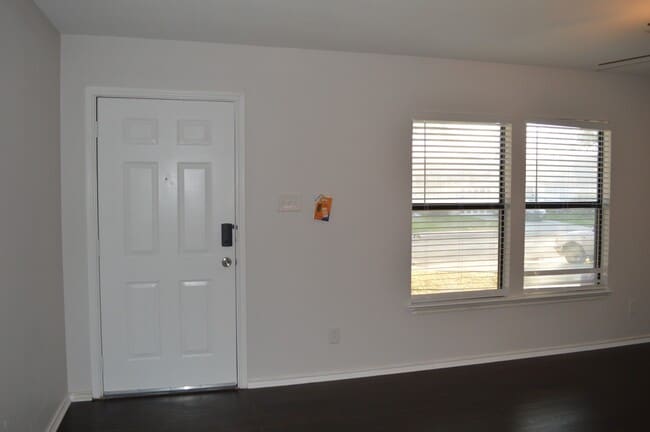Primary Photo - Newly remodeled 3 bed 2 bath