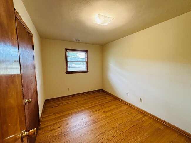 Building Photo - 1504 Thomas Ln