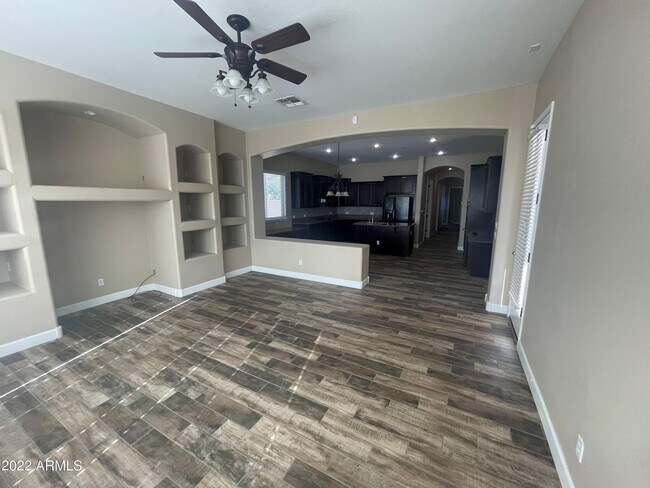 Building Photo - 4263 E Maplewood Ct