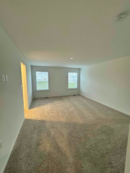 Building Photo - 105 Fargo Ln